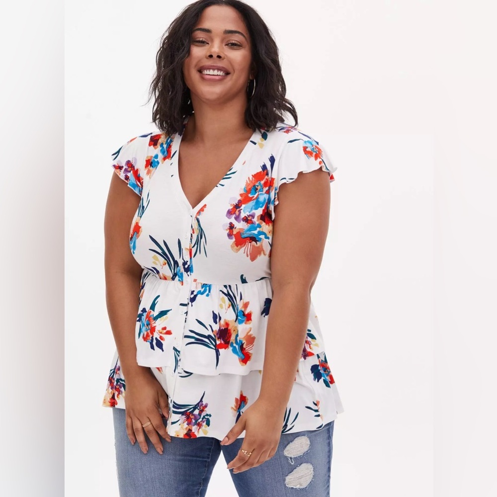 Torrid White Floral V-Neck T-shirt - Size 1X
